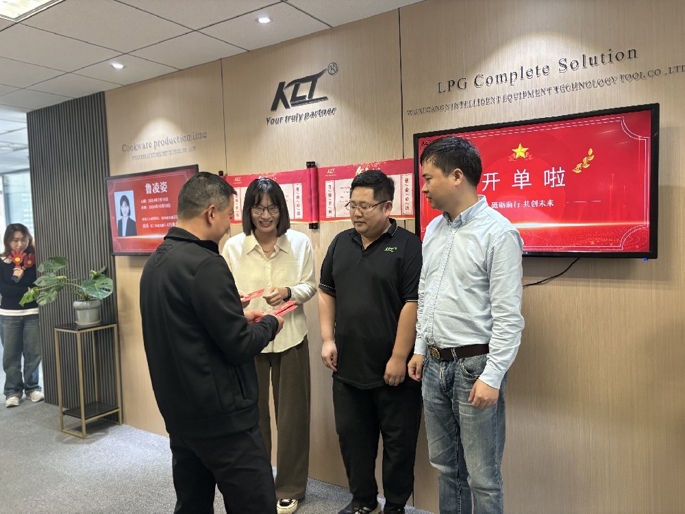 喜報(bào)！業(yè)務(wù)部新人試用期成功開單，業(yè)績(jī)驕人！?